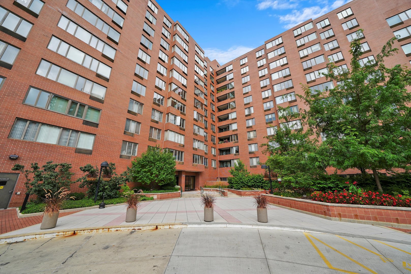 801 S Plymouth Court Unit: 807