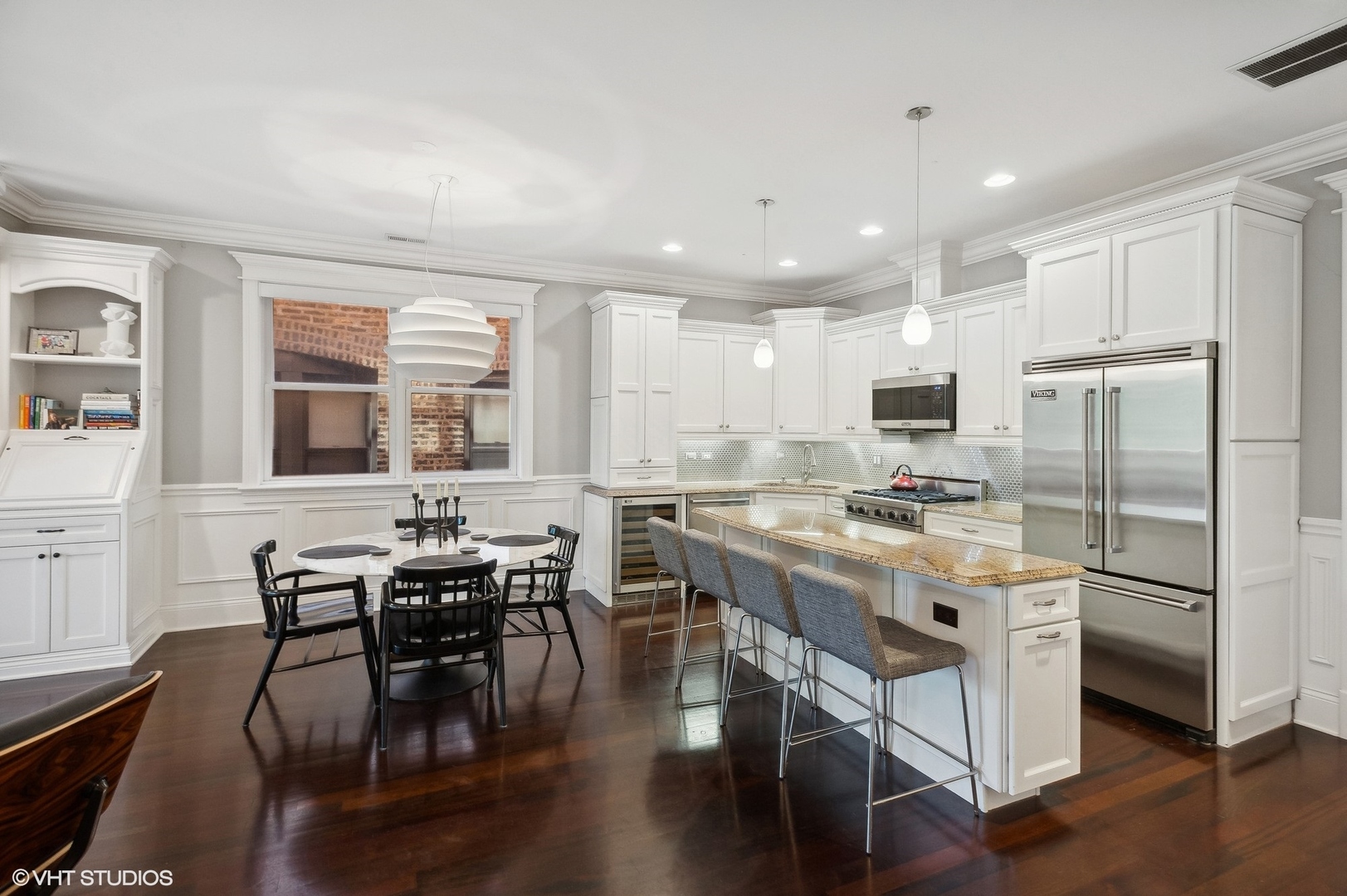 5254 N ASHLAND Avenue Unit: 2S
