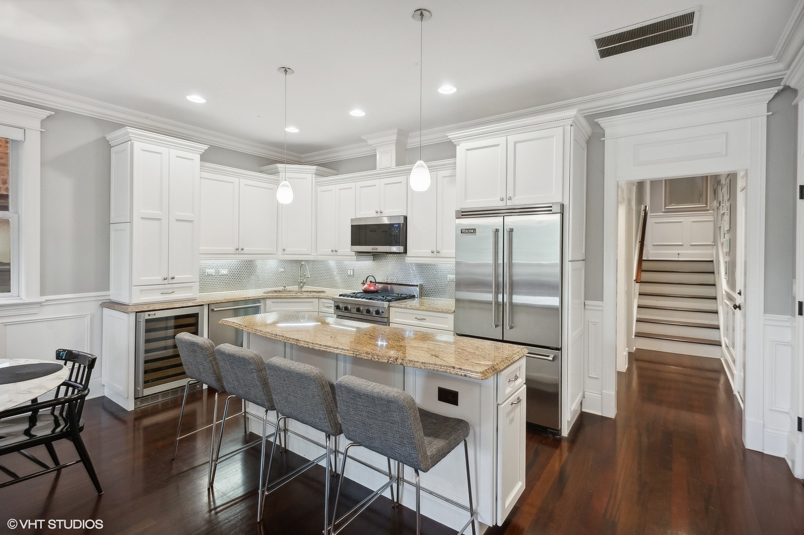 5254 N ASHLAND Avenue Unit: 2S