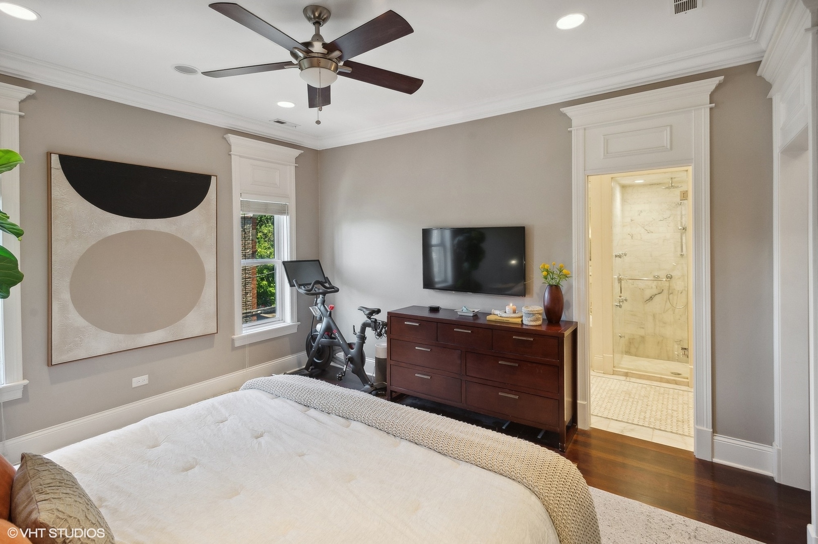 5254 N ASHLAND Avenue Unit: 2S