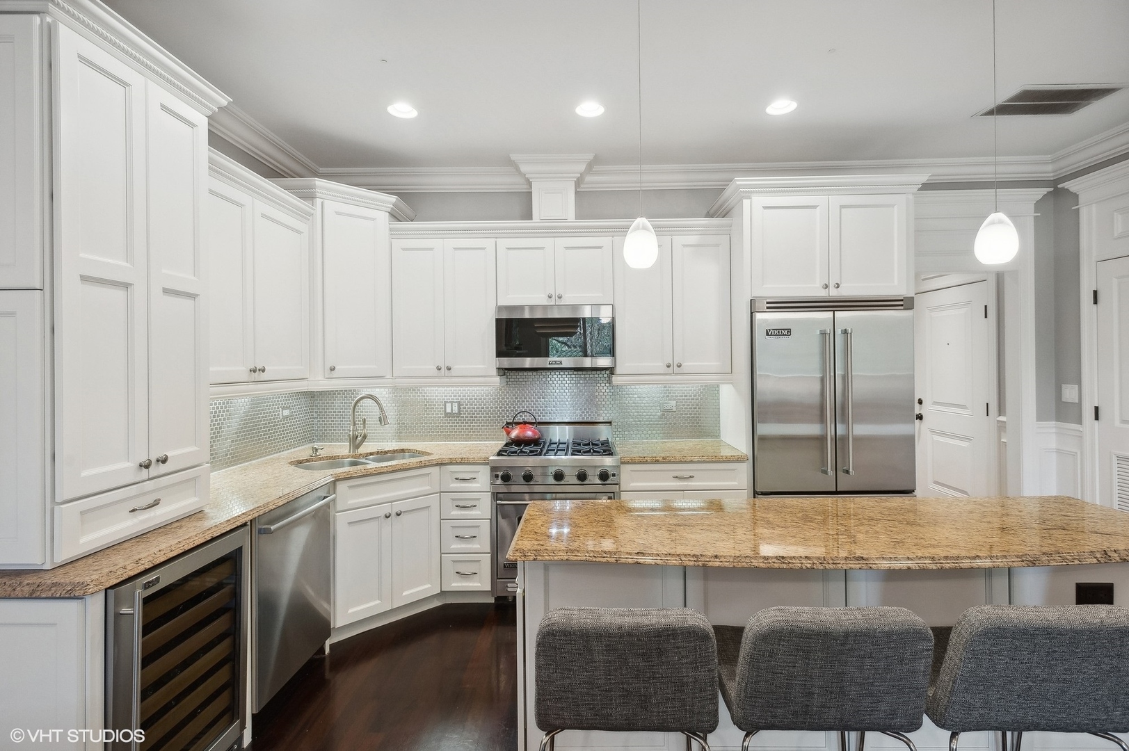 5254 N ASHLAND Avenue Unit: 2S