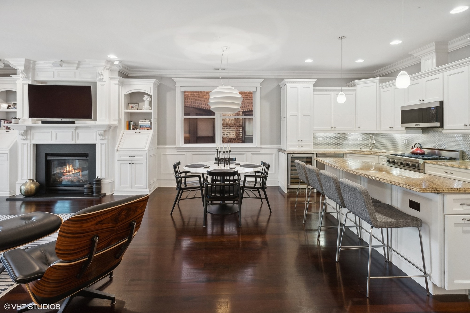 5254 N ASHLAND Avenue Unit: 2S