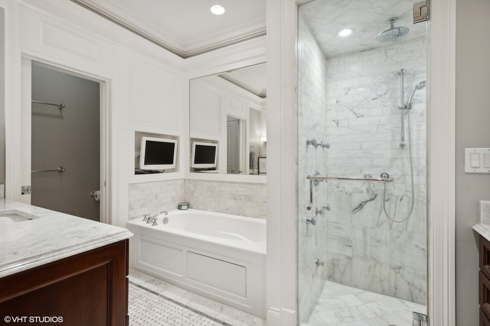 5254 N ASHLAND Avenue Unit: 2S