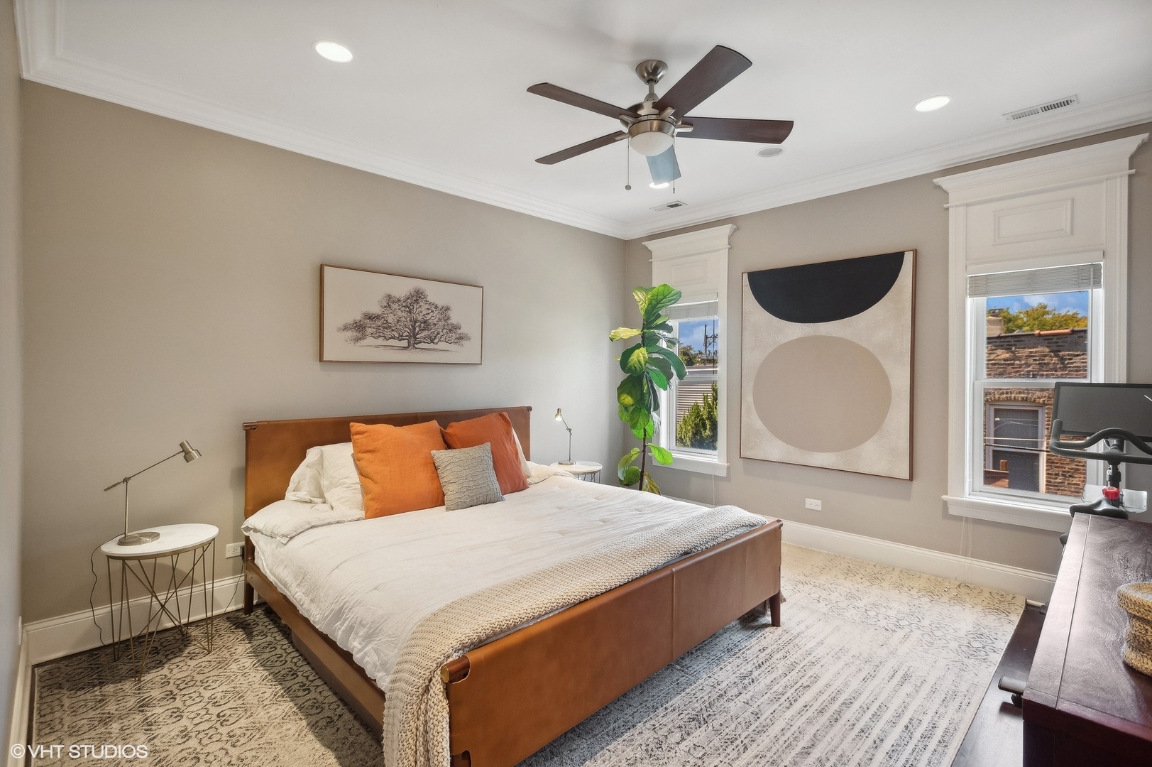 5254 N ASHLAND Avenue Unit: 2S