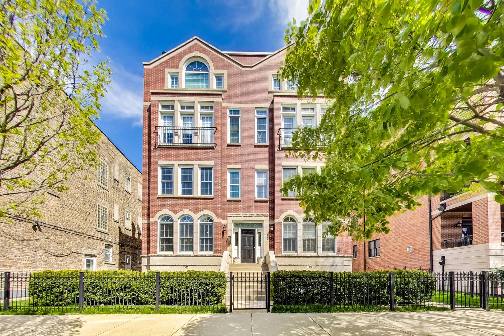 1952 W Fletcher Street Unit: 1W
