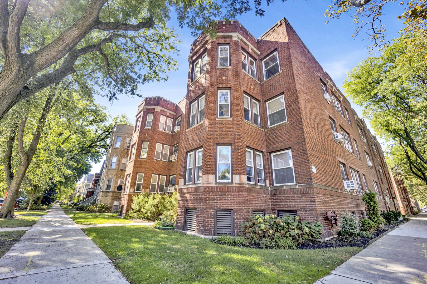 4856 N OAKLEY Avenue Unit: 3