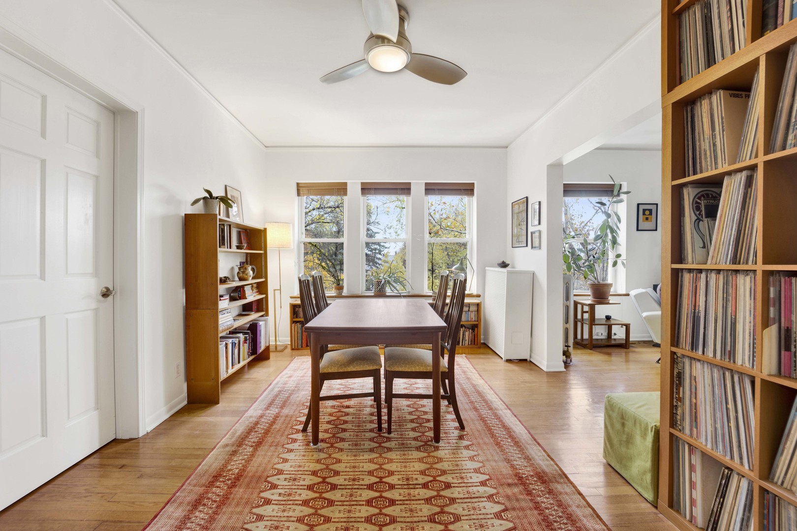 4856 N OAKLEY Avenue Unit: 3