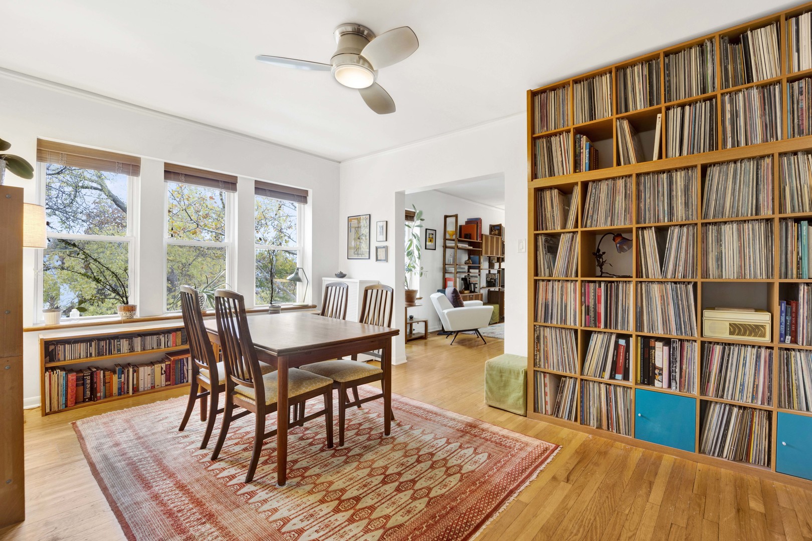 4856 N OAKLEY Avenue Unit: 3