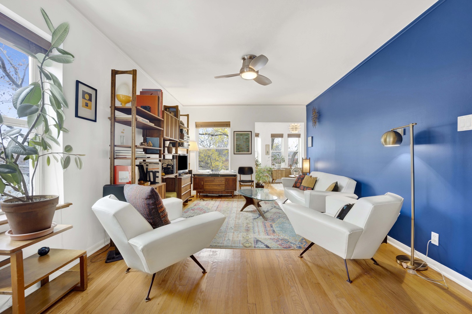 4856 N OAKLEY Avenue Unit: 3