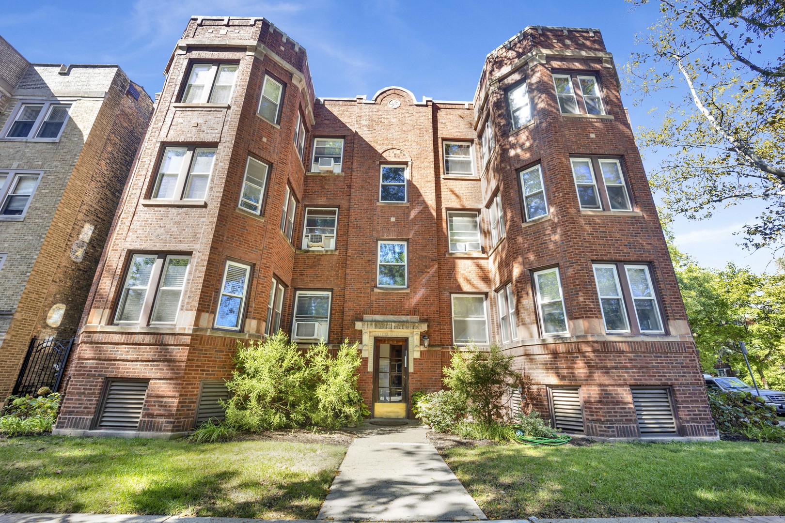 4856 N OAKLEY Avenue Unit: 3