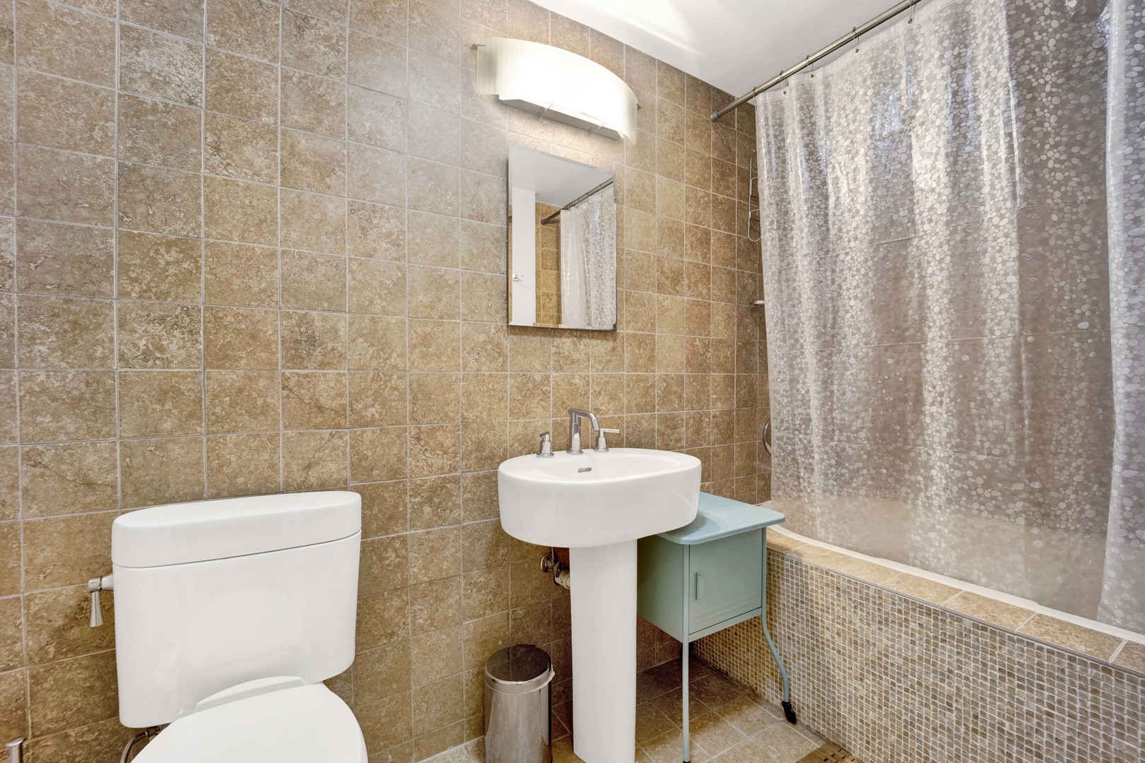 4856 N OAKLEY Avenue Unit: 3