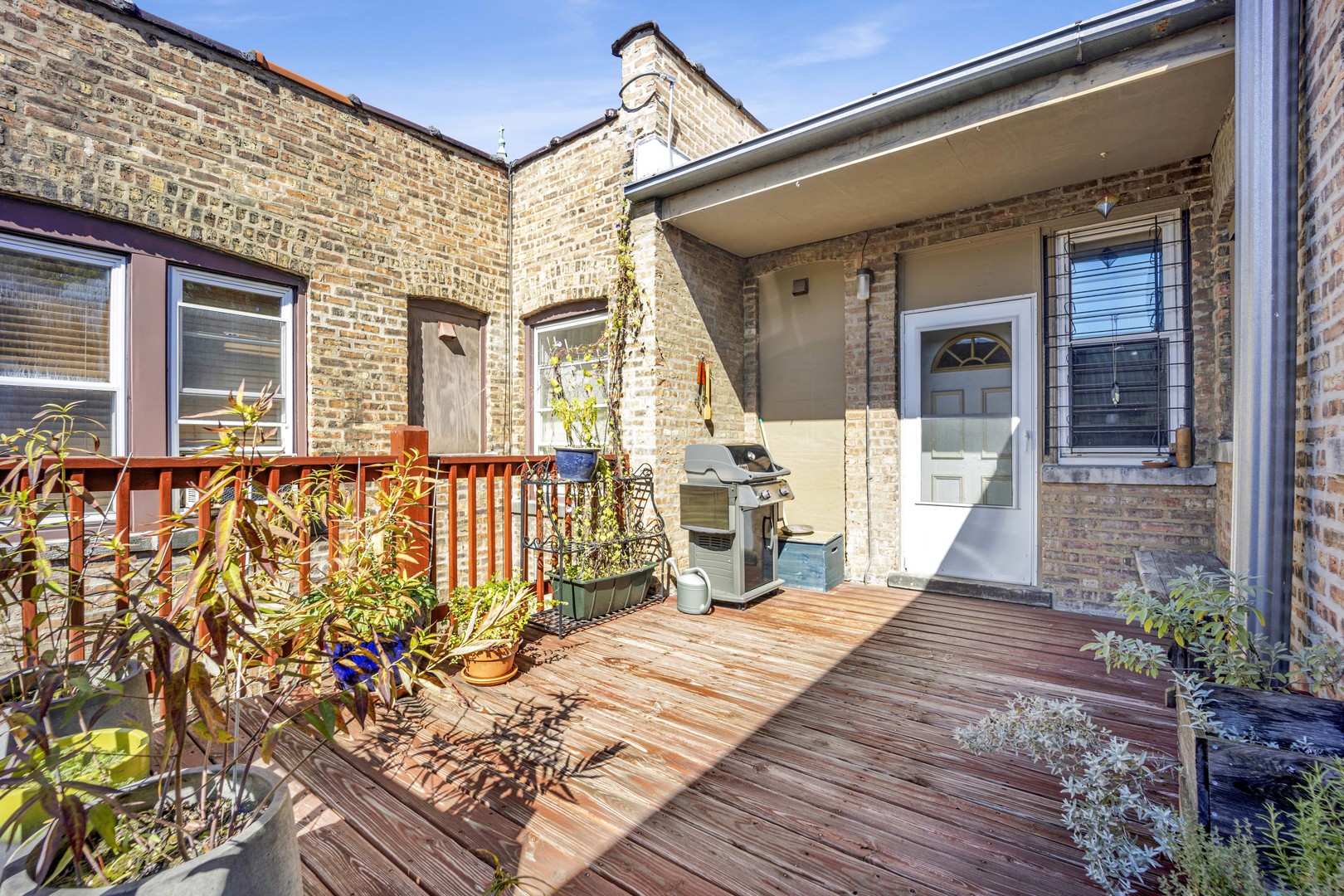 4856 N OAKLEY Avenue Unit: 3