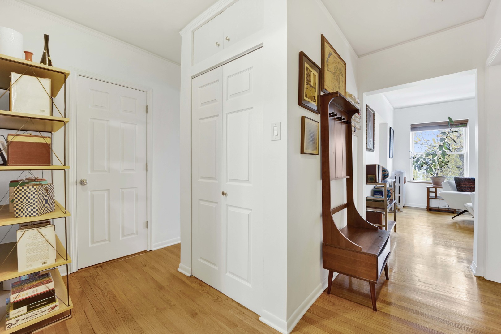 4856 N OAKLEY Avenue Unit: 3