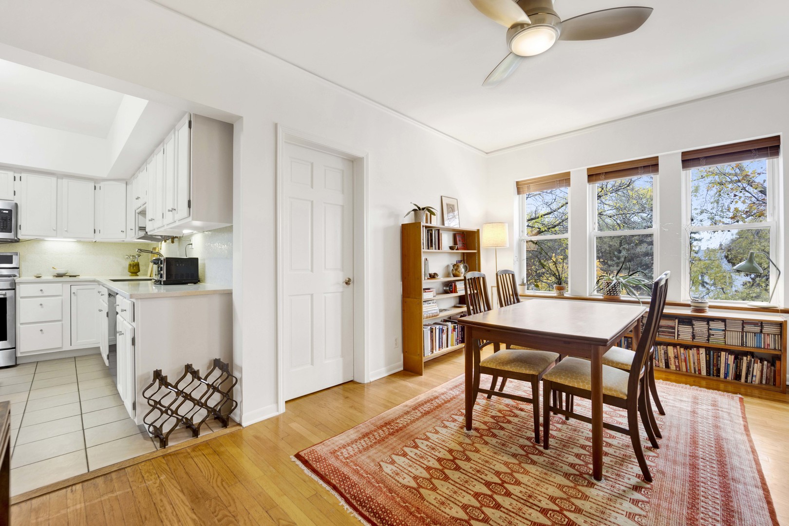 4856 N OAKLEY Avenue Unit: 3
