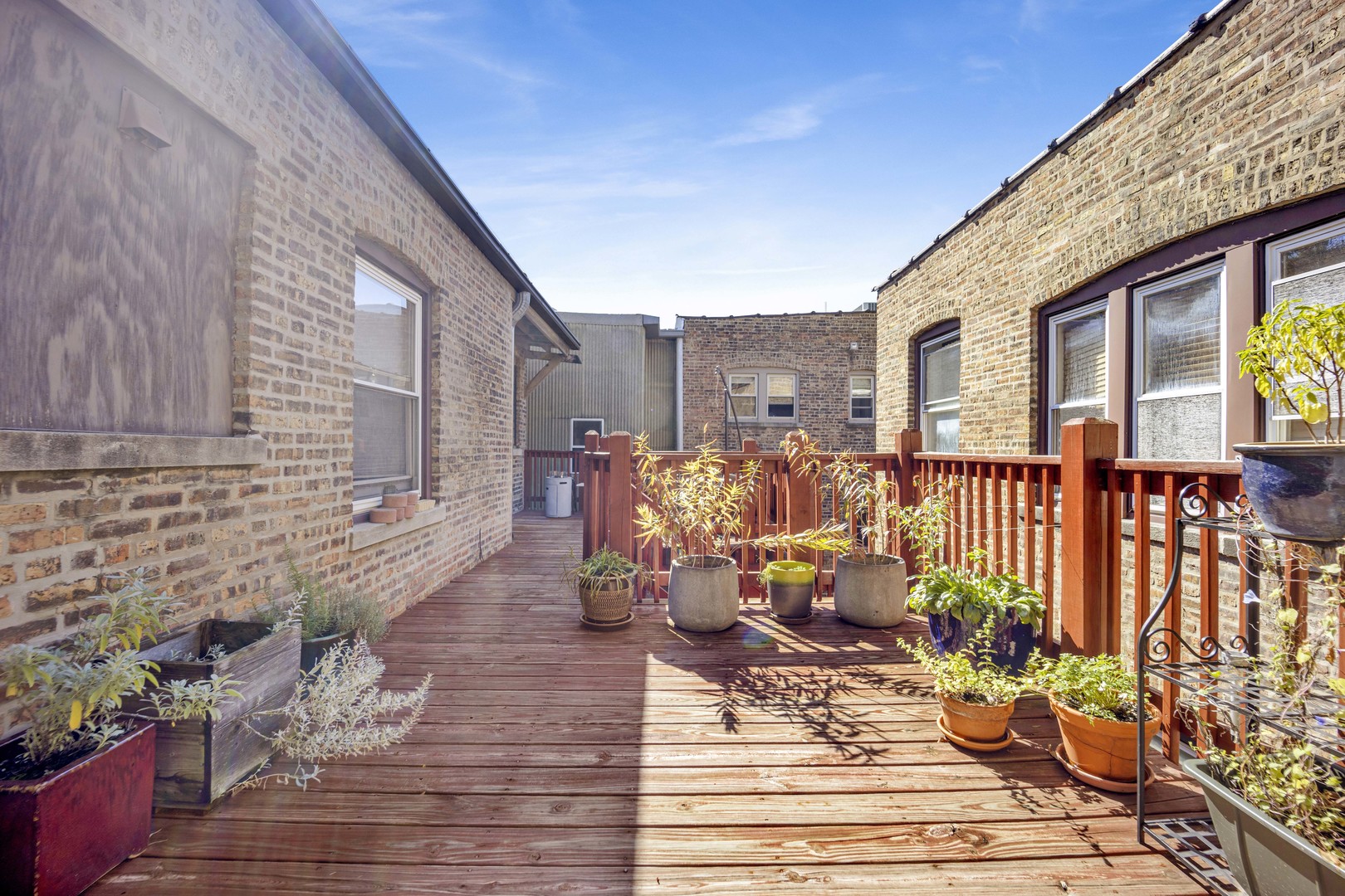 4856 N OAKLEY Avenue Unit: 3