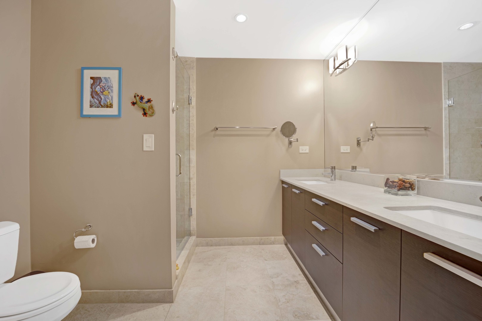 1550 W Cornelia Avenue Unit: 206