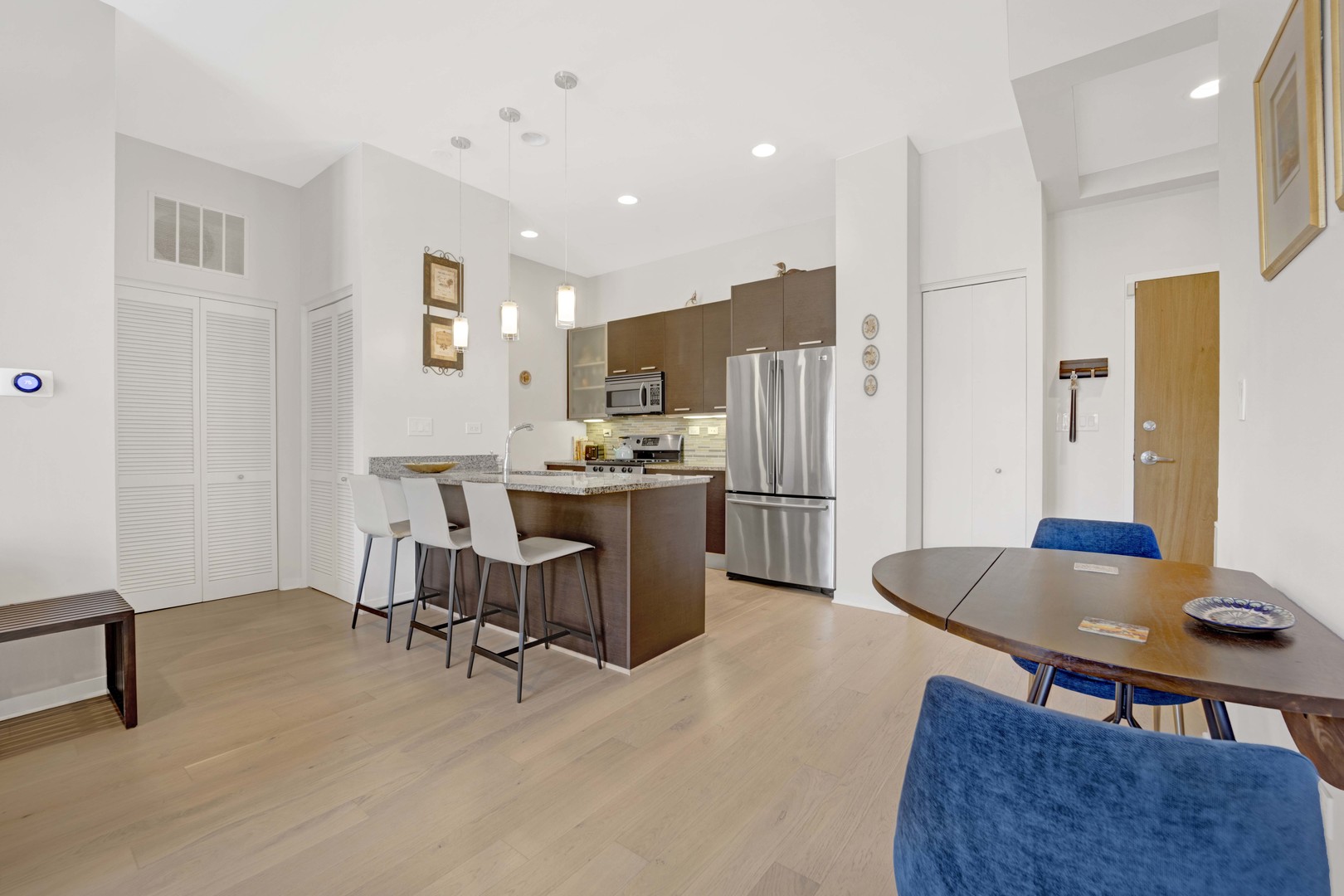 1550 W Cornelia Avenue Unit: 206