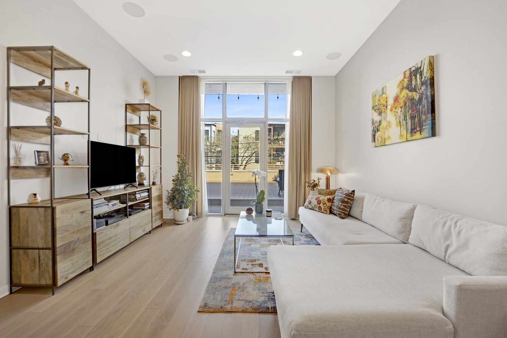 1550 W Cornelia Avenue Unit: 206