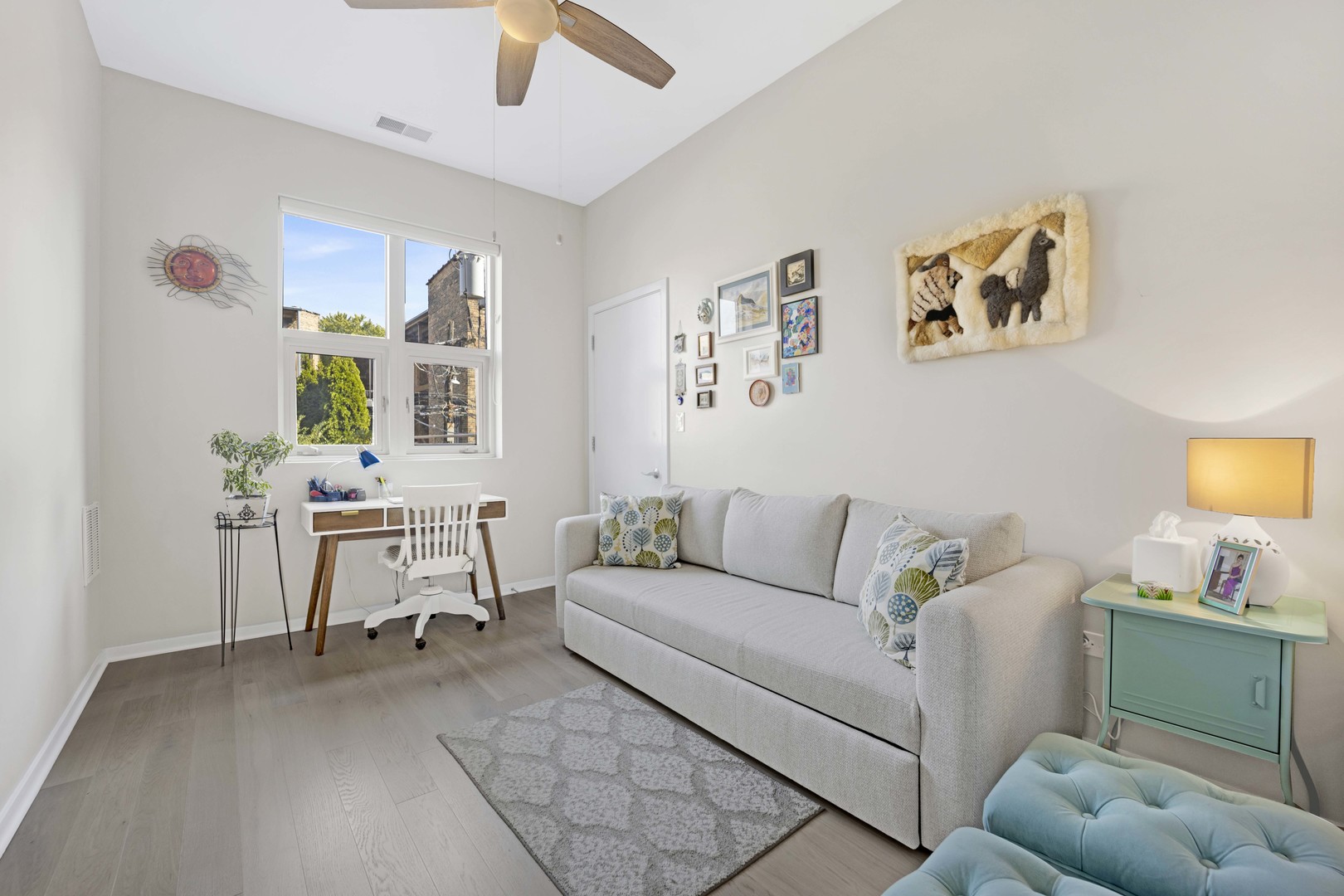 1550 W Cornelia Avenue Unit: 206