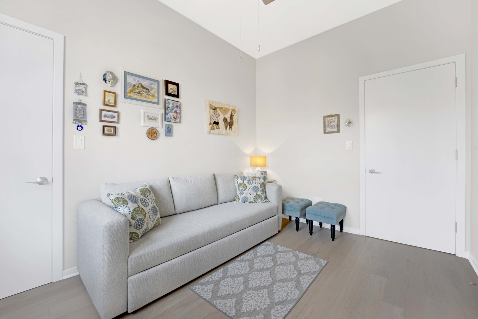 1550 W Cornelia Avenue Unit: 206