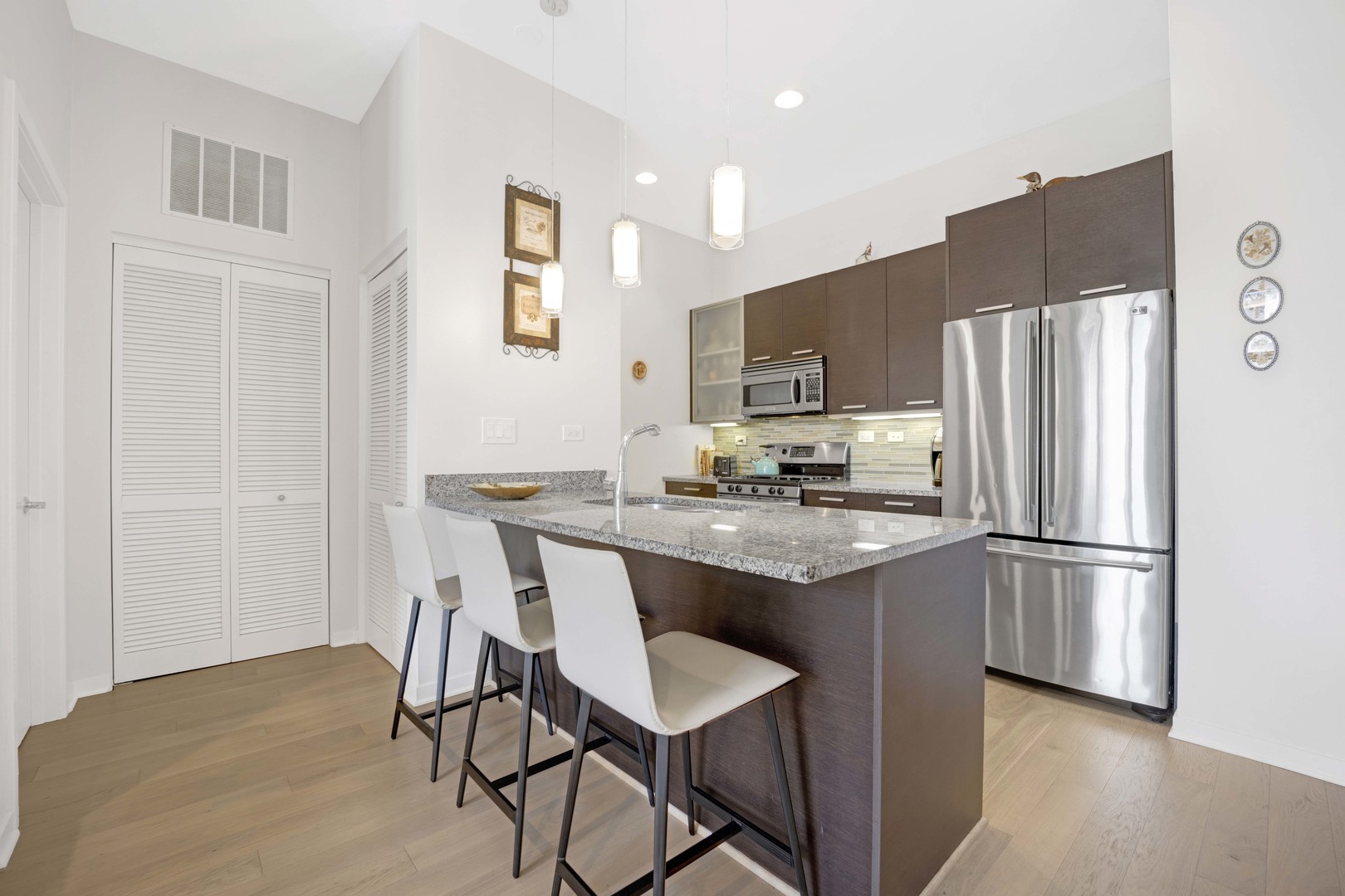 1550 W Cornelia Avenue Unit: 206