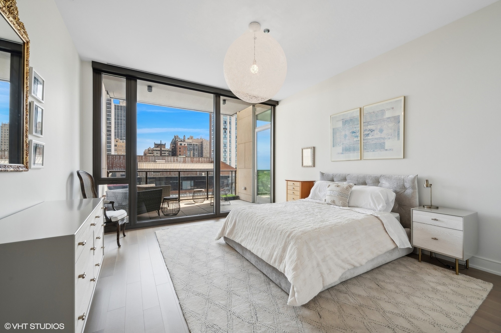 1550 N Clark Street Unit: 704