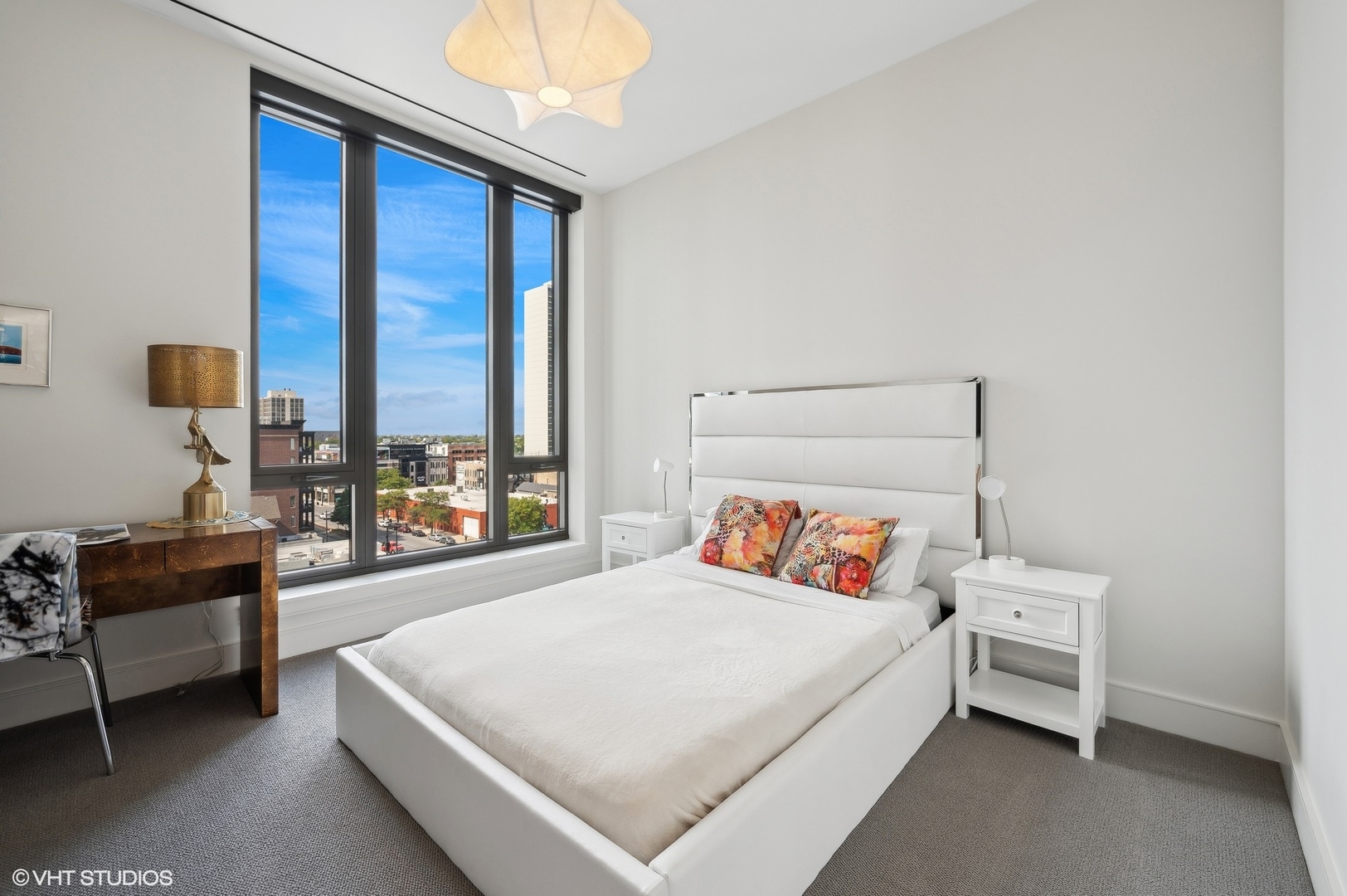 1550 N Clark Street Unit: 704