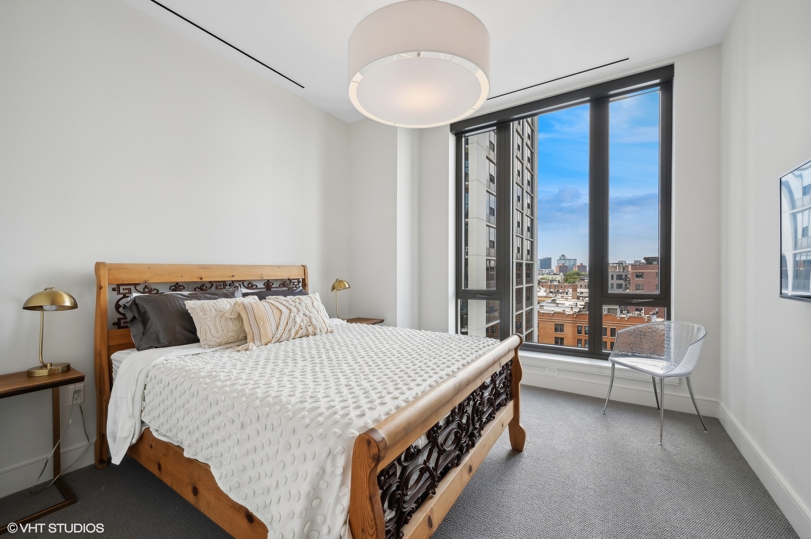 1550 N Clark Street Unit: 704