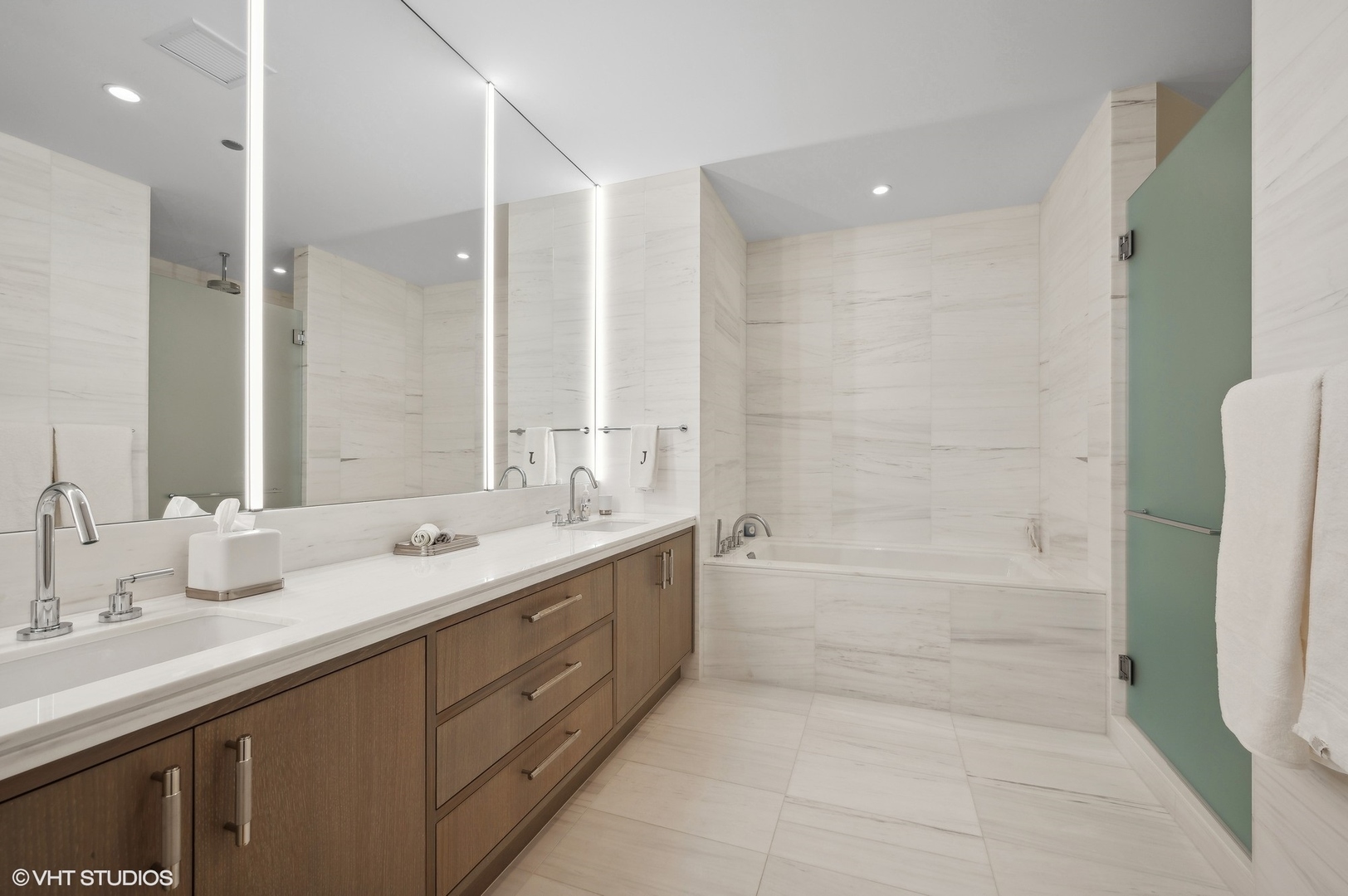 1550 N Clark Street Unit: 704