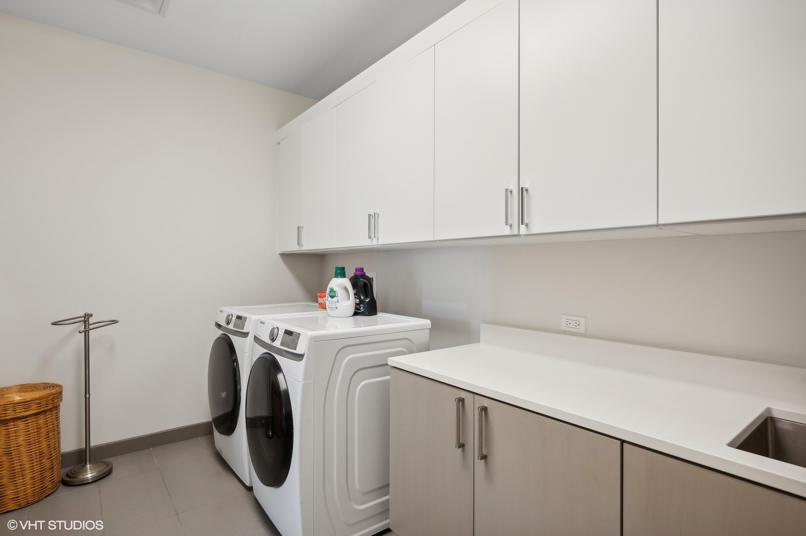 1550 N Clark Street Unit: 704