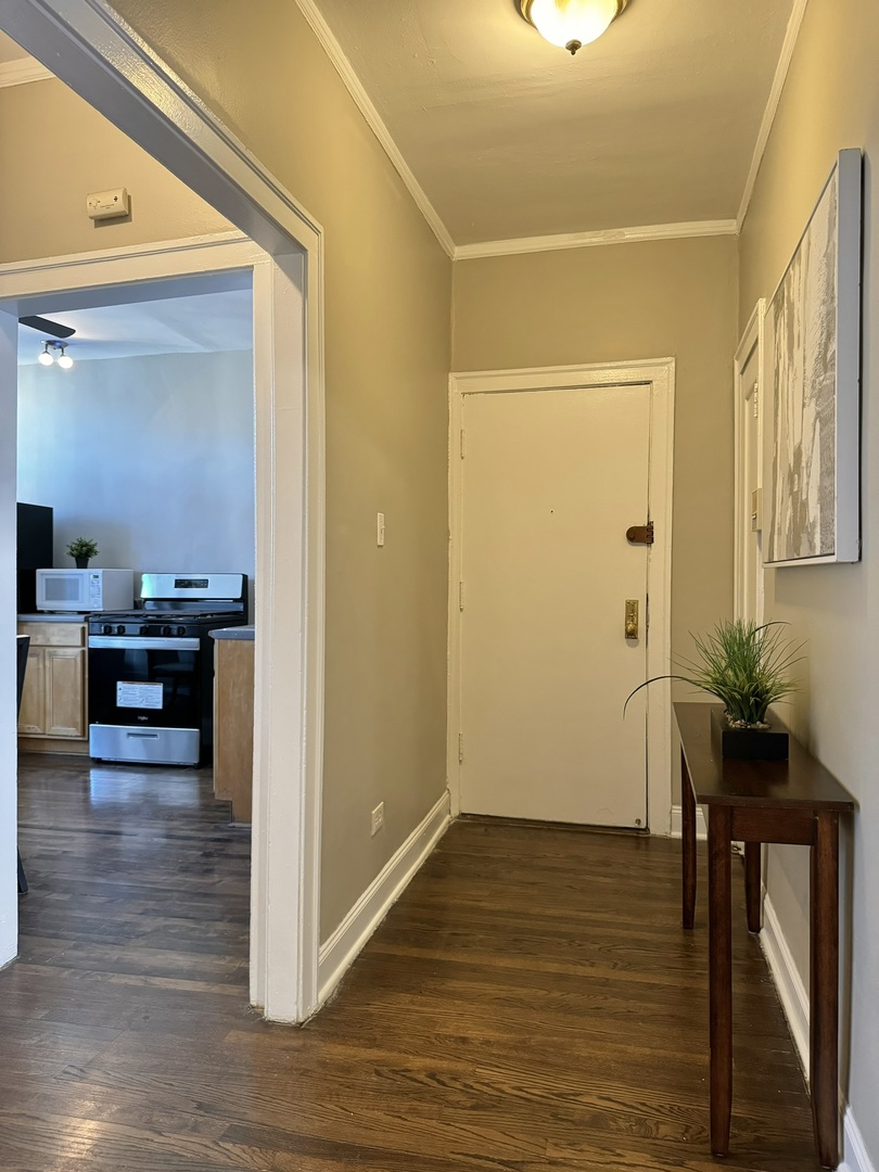 6446 N Claremont Avenue Unit: 3