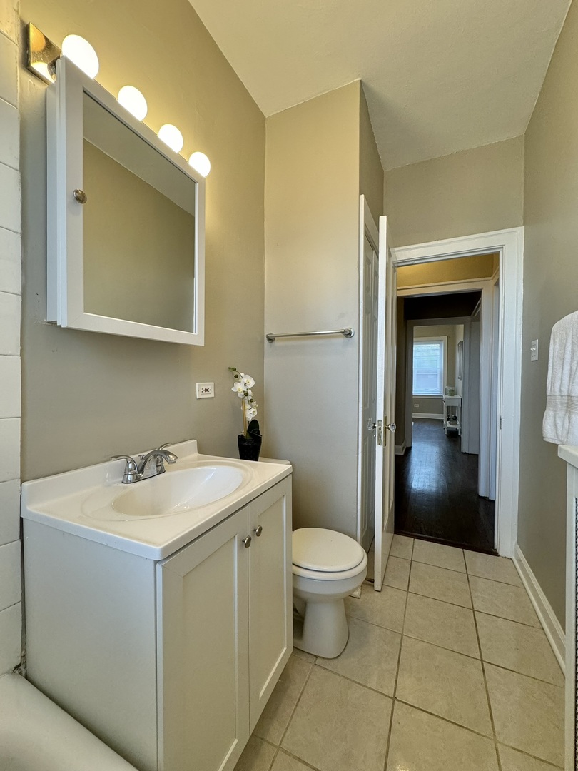 6446 N Claremont Avenue Unit: 3