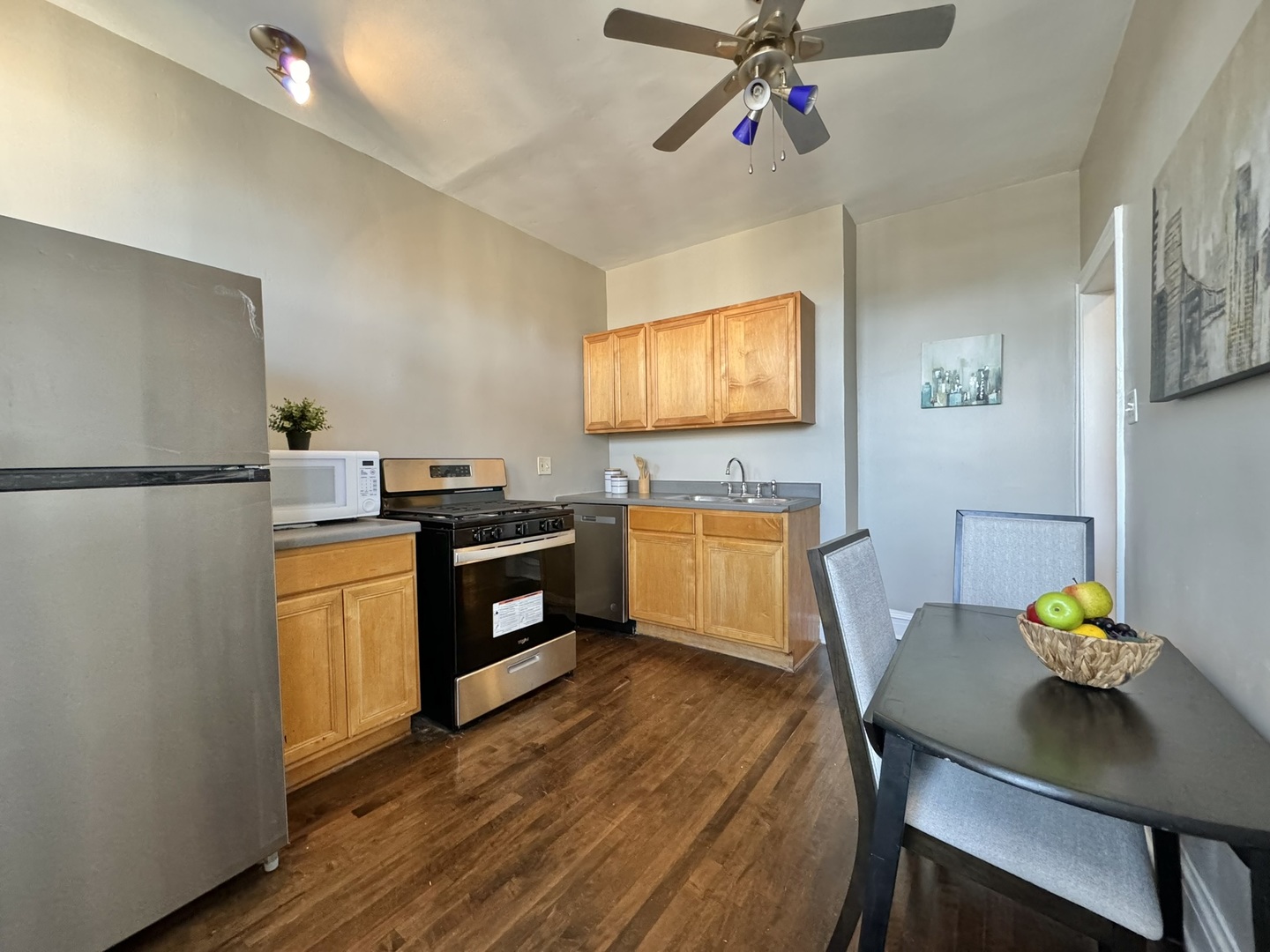 6446 N Claremont Avenue Unit: 3