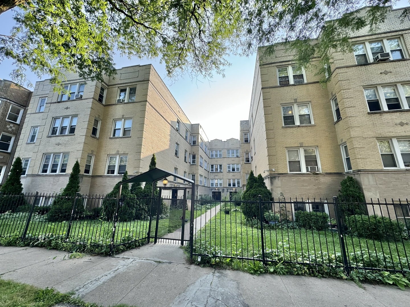 6446 N Claremont Avenue Unit: 3