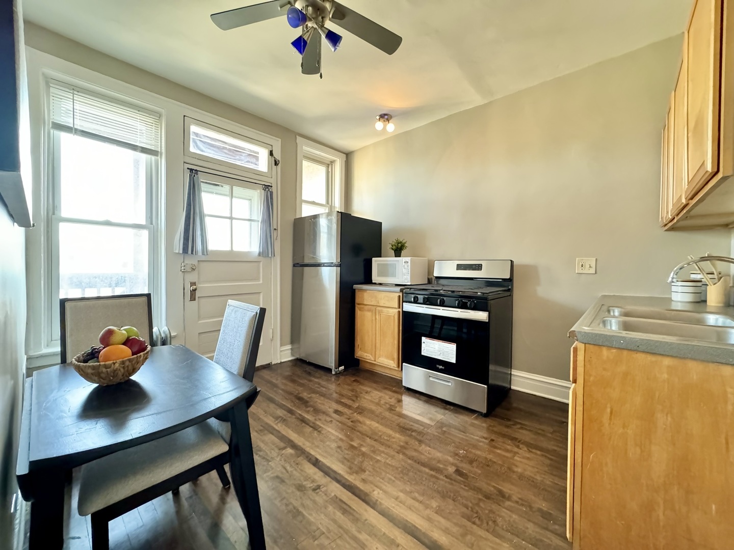 6446 N Claremont Avenue Unit: 3