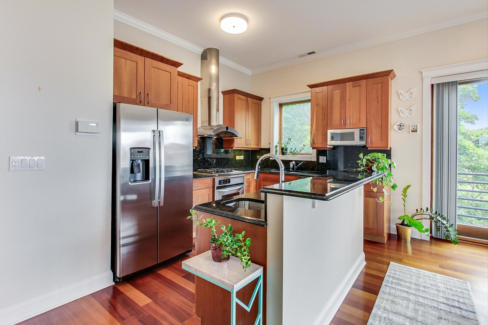 2028 W Belmont Avenue Unit: 4E