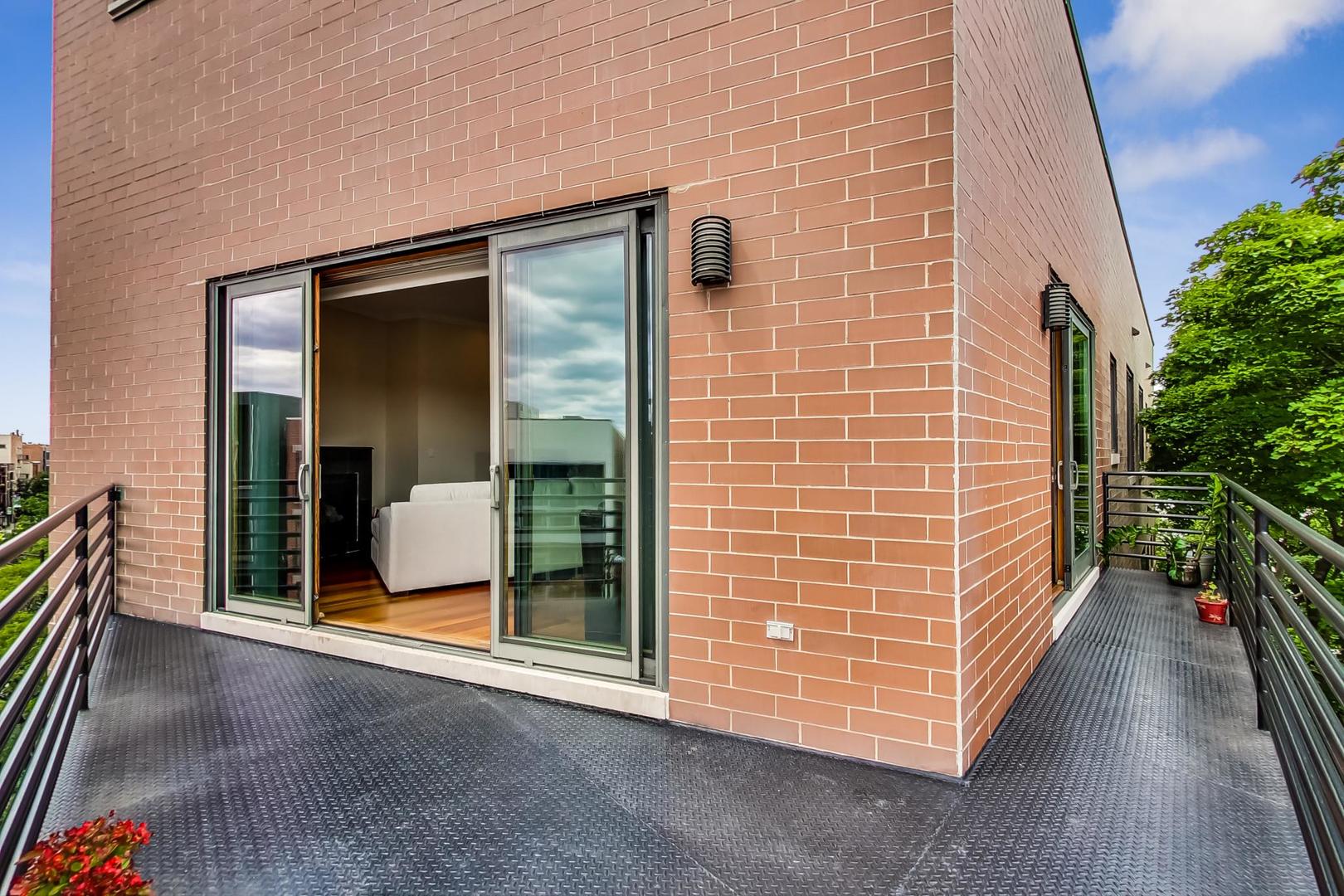 2028 W Belmont Avenue Unit: 4E