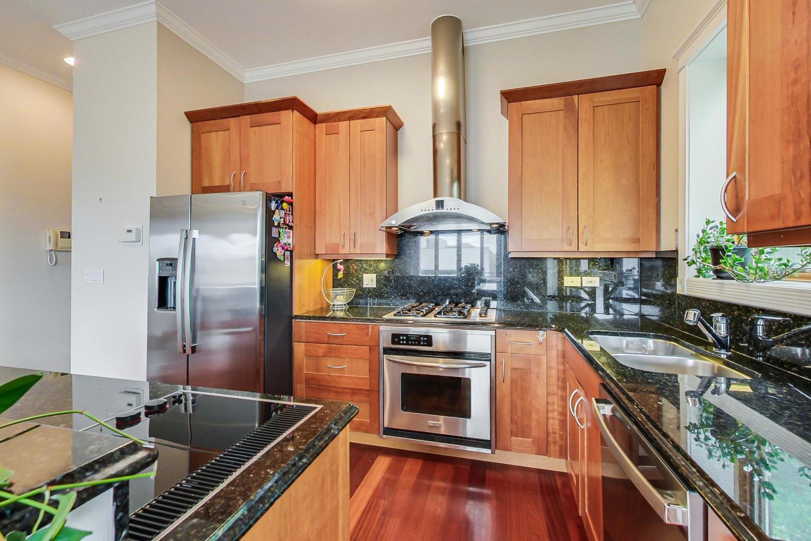 2028 W Belmont Avenue Unit: 4E