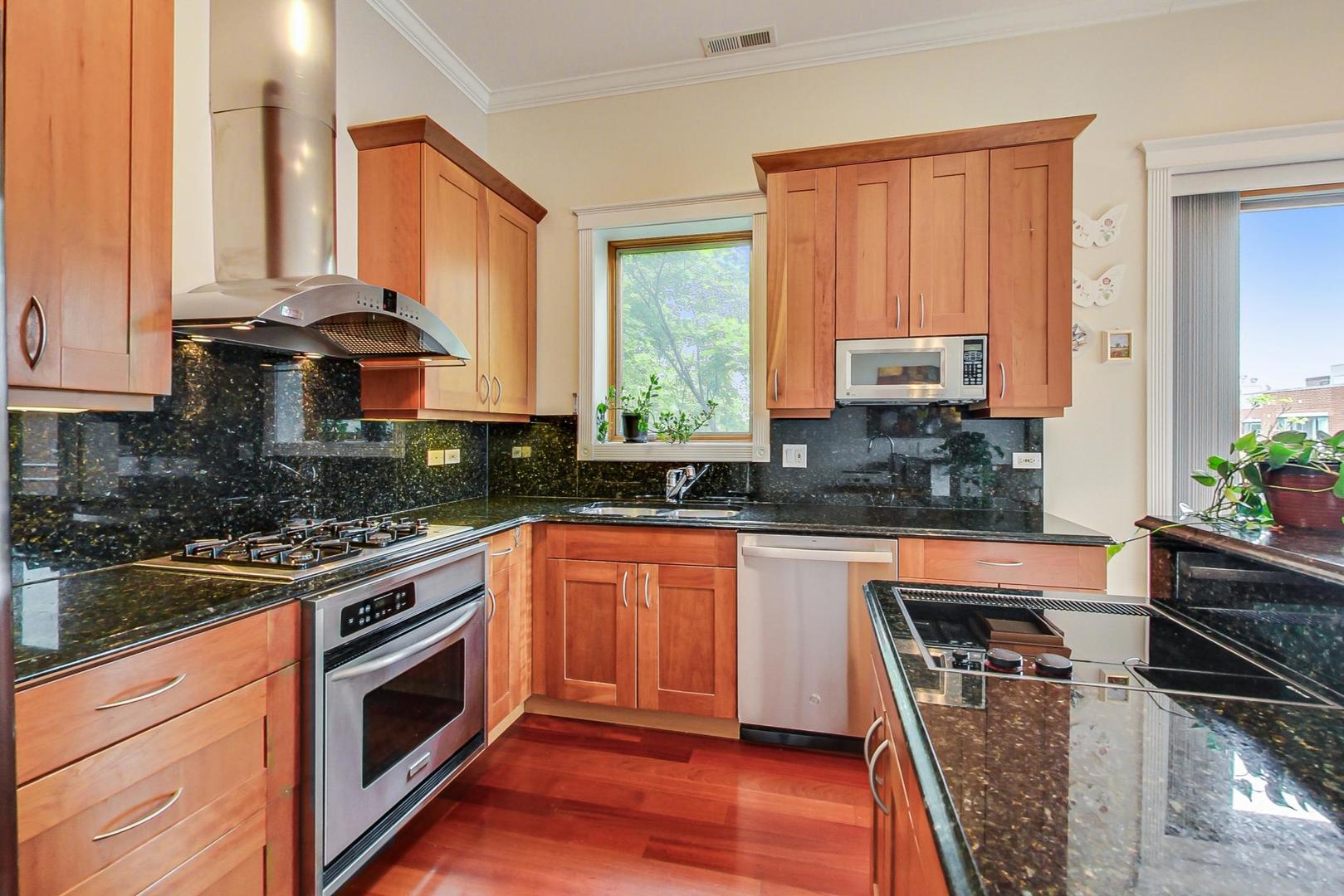 2028 W Belmont Avenue Unit: 4E