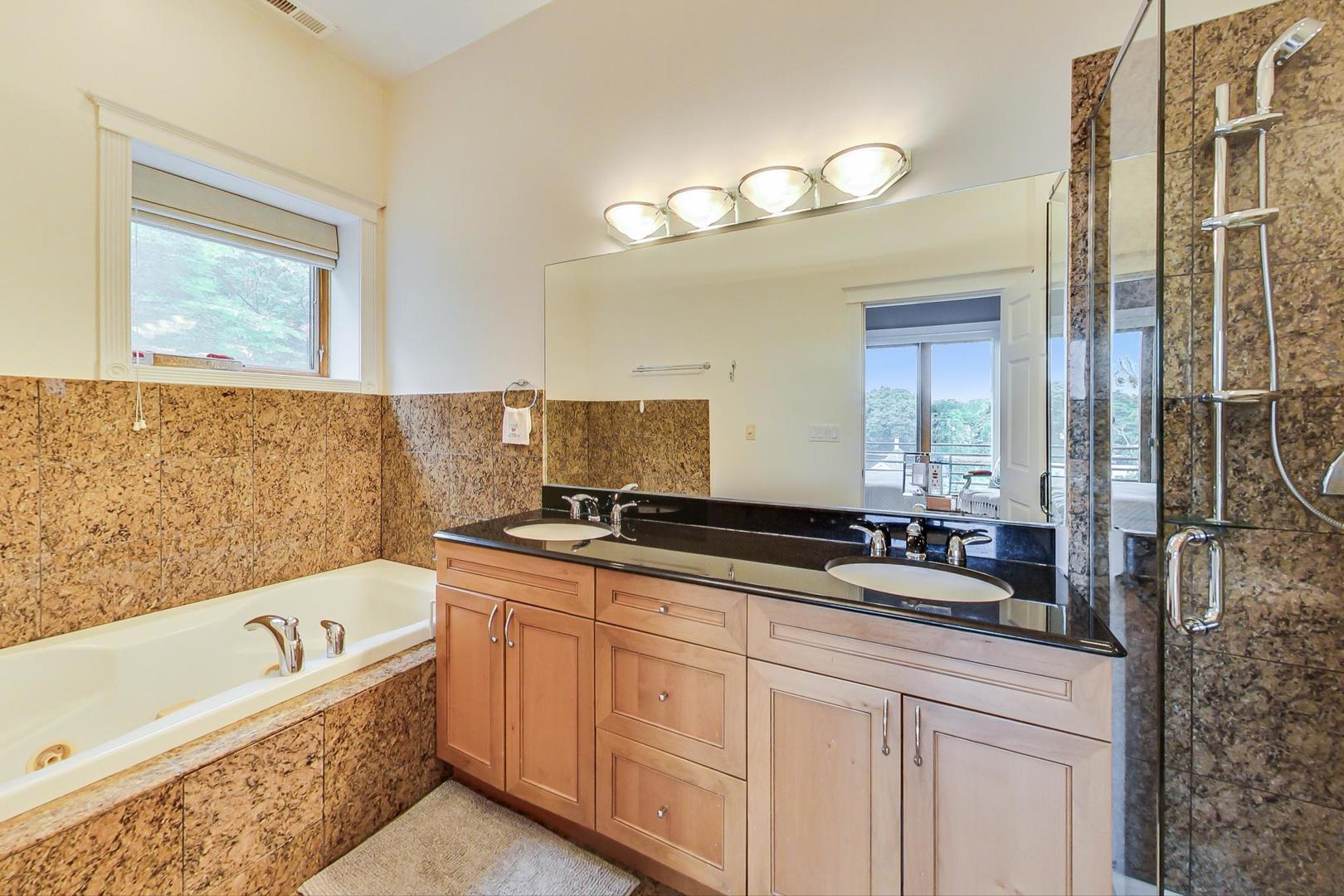 2028 W Belmont Avenue Unit: 4E