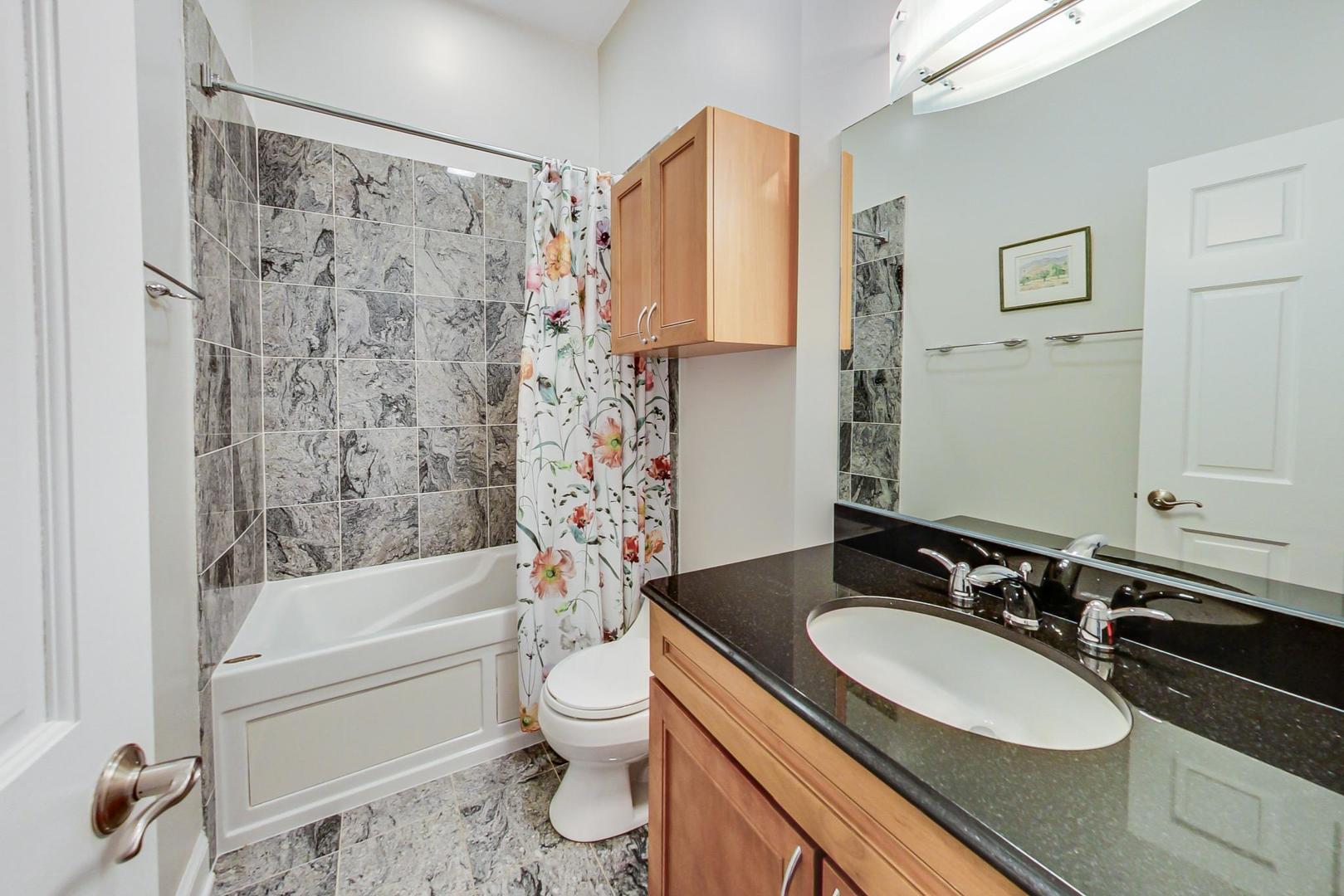 2028 W Belmont Avenue Unit: 4E