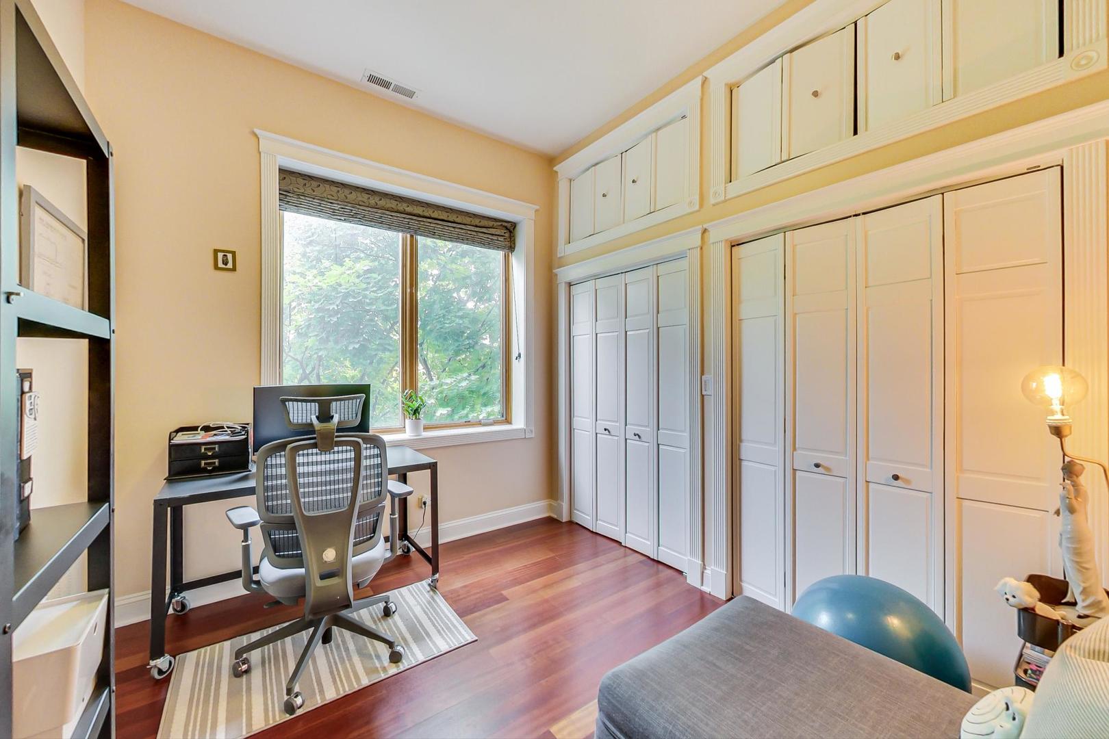 2028 W Belmont Avenue Unit: 4E