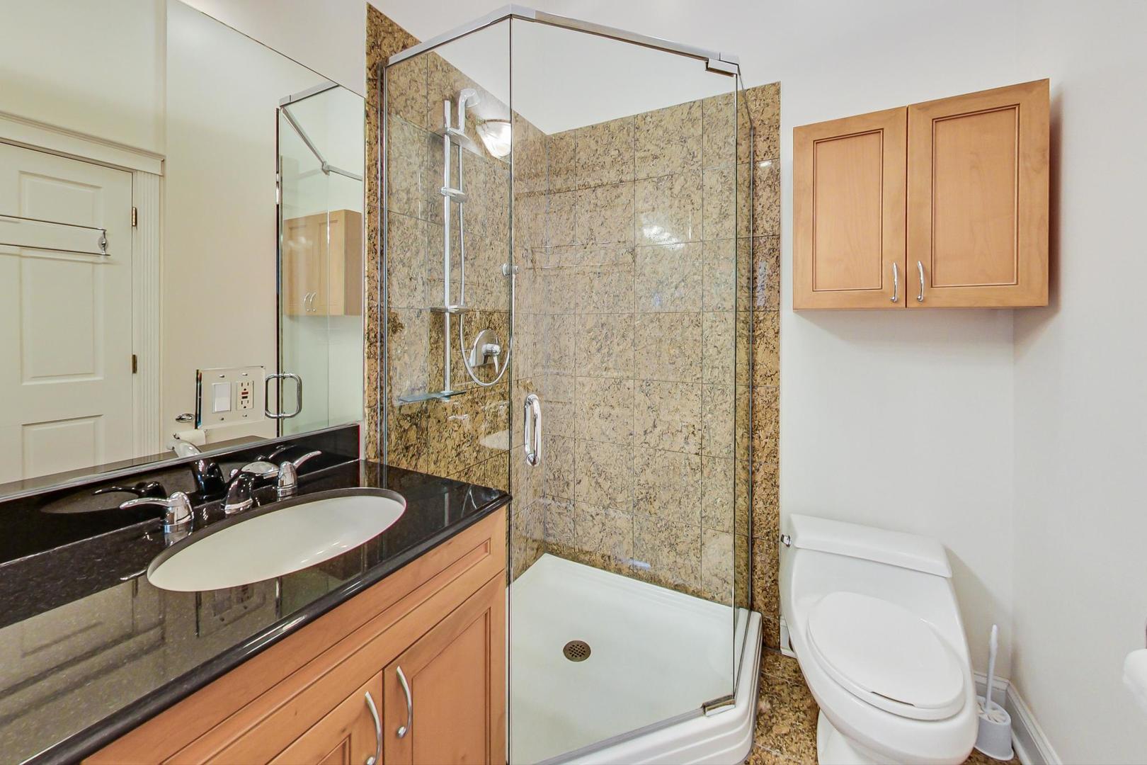 2028 W Belmont Avenue Unit: 4E