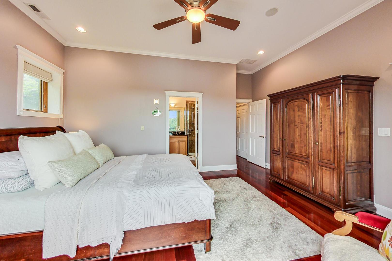 2028 W Belmont Avenue Unit: 4E