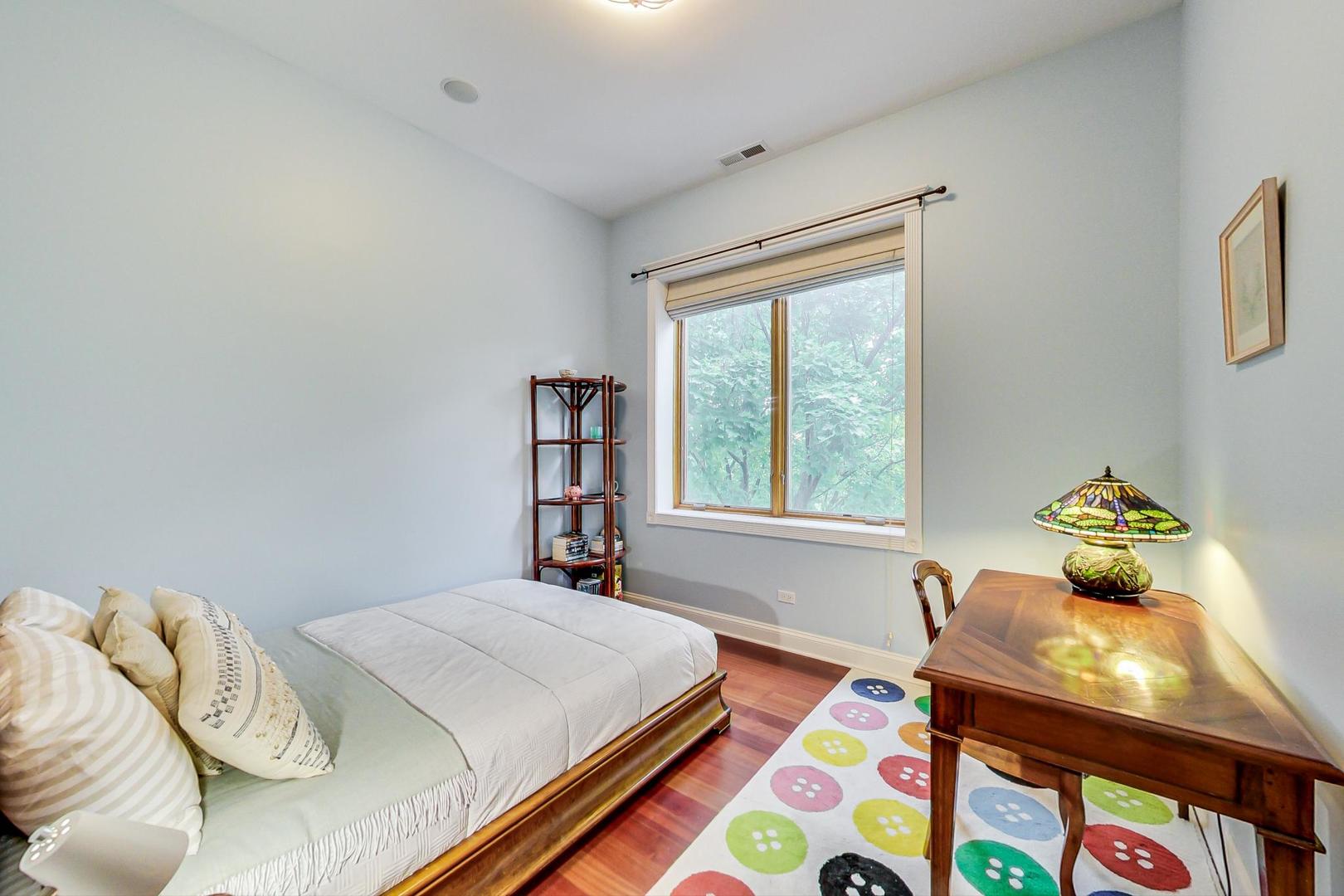2028 W Belmont Avenue Unit: 4E