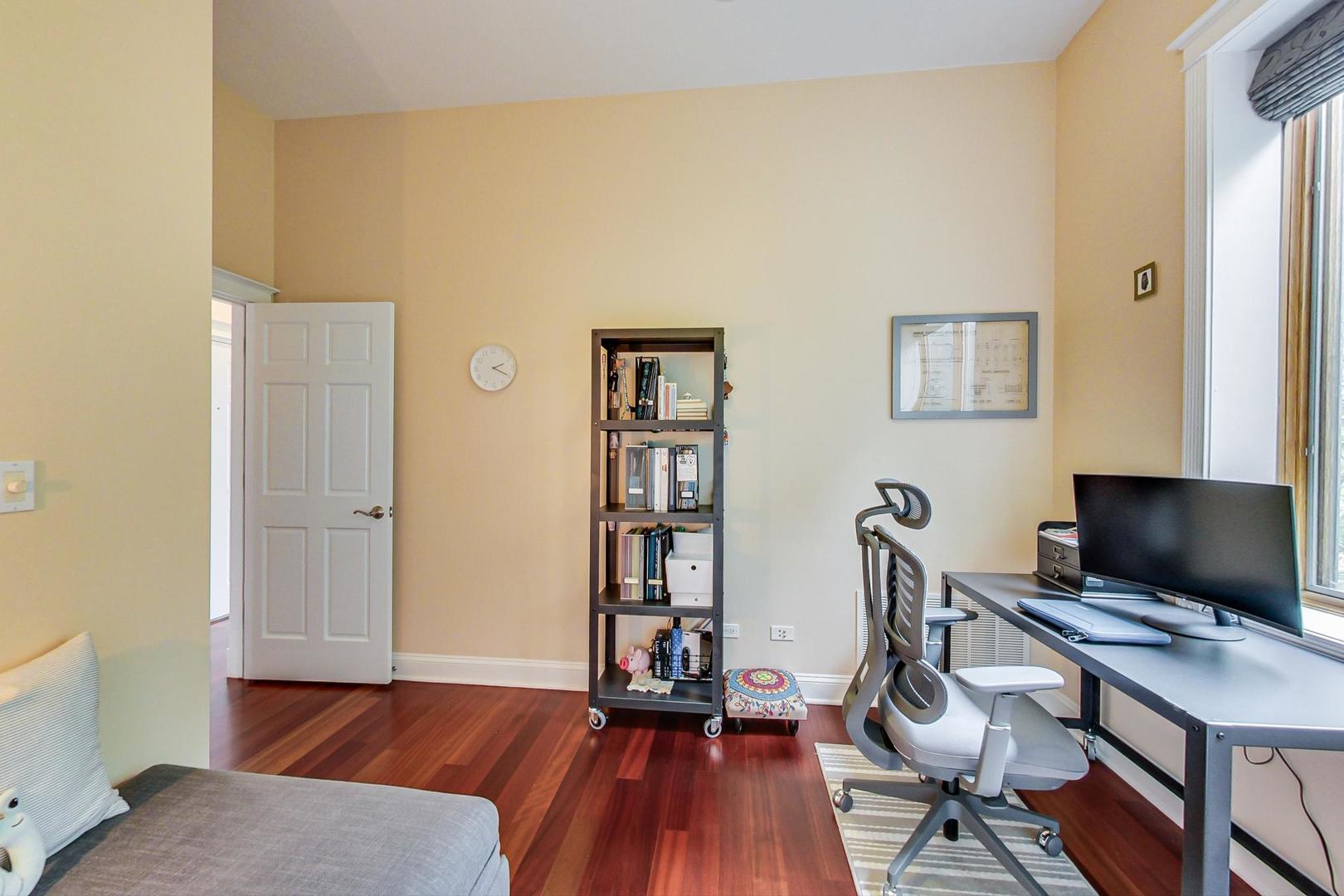 2028 W Belmont Avenue Unit: 4E