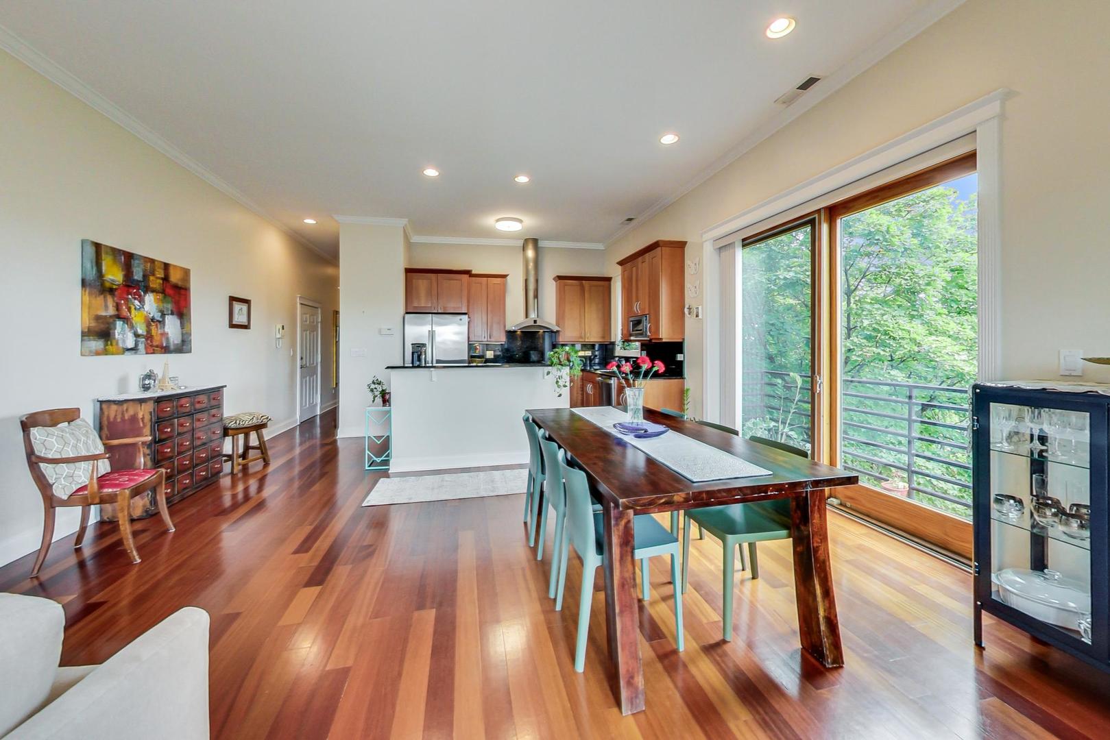 2028 W Belmont Avenue Unit: 4E