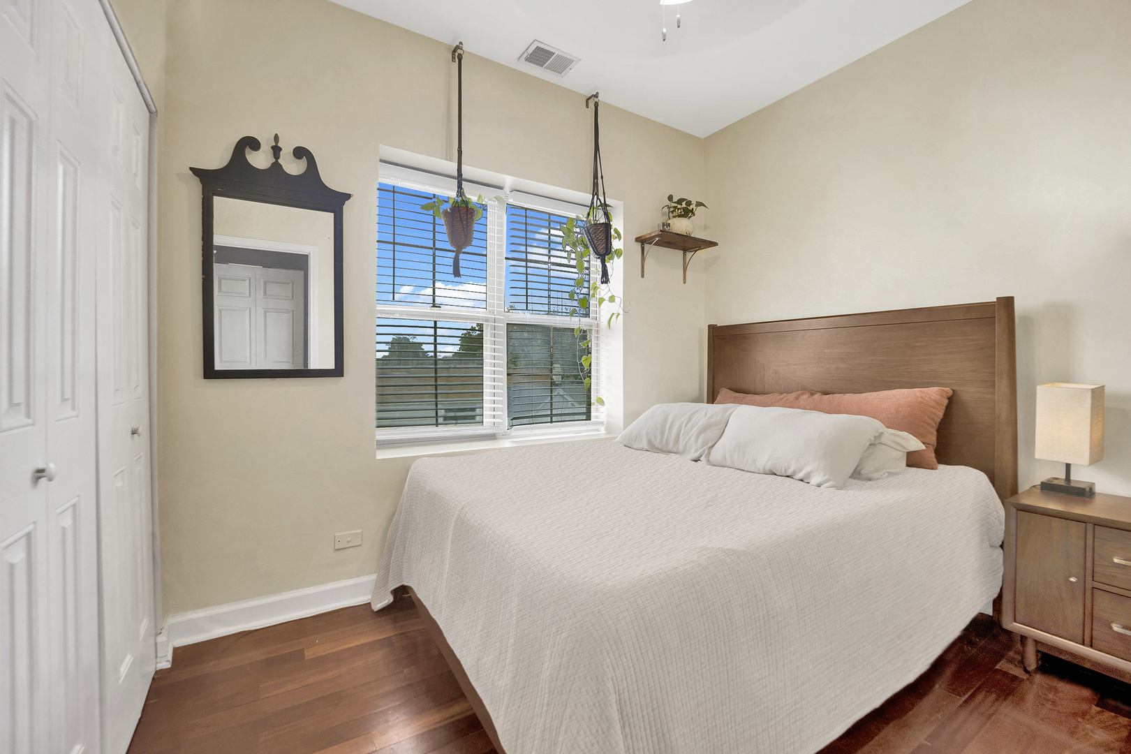 3516 N Hamlin Avenue Unit: 3