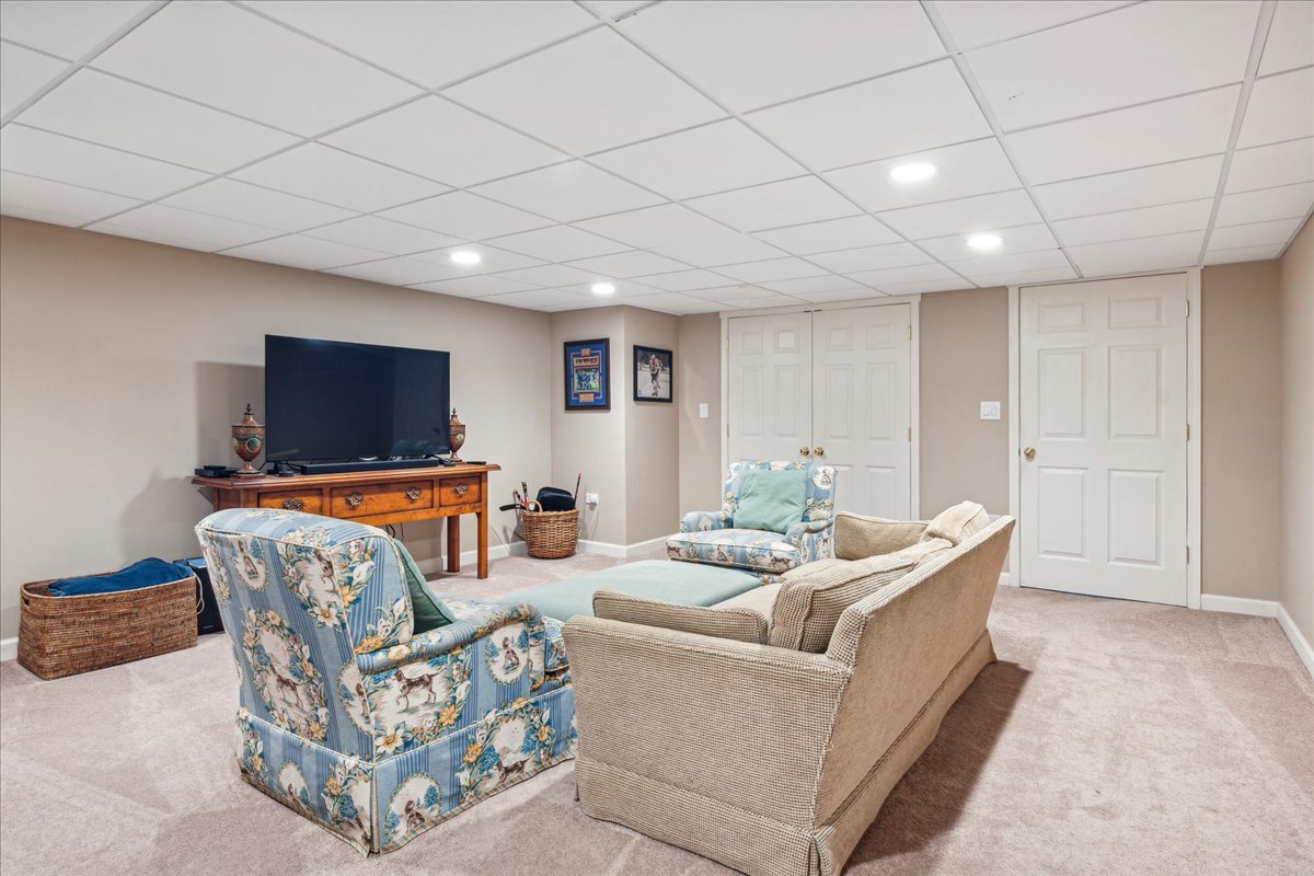 1045 OAK GROVE Lane