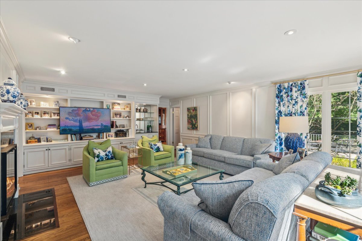 1045 OAK GROVE Lane